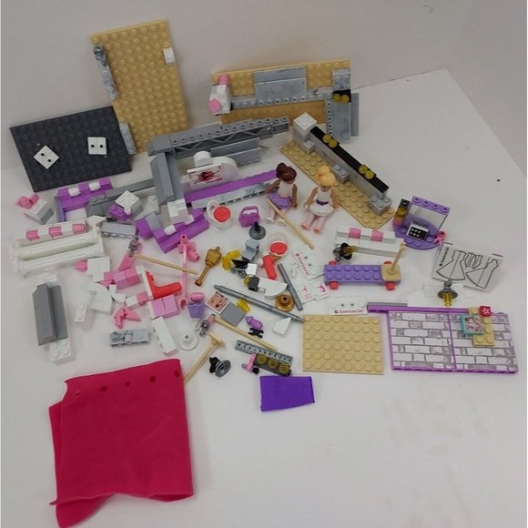 American Girl Mega Construx Isabelle's Ballet Recital Set - Picture 15 of 16